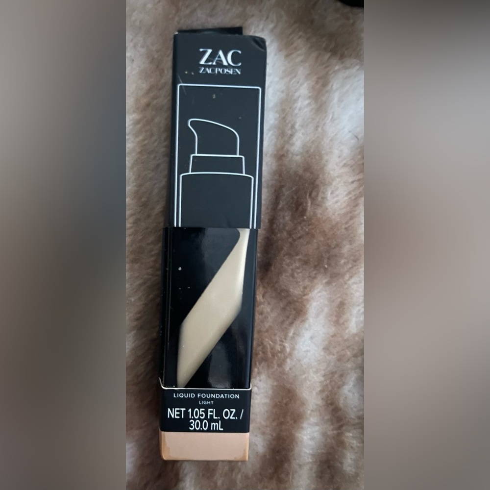 🎈ZAC by Zac Posen liquid foundation
(BOGO 2 for $40)